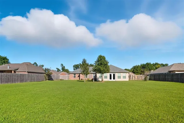 $289,500 | 2613 East Robinwood Drive, Lake Charles, LA 70611