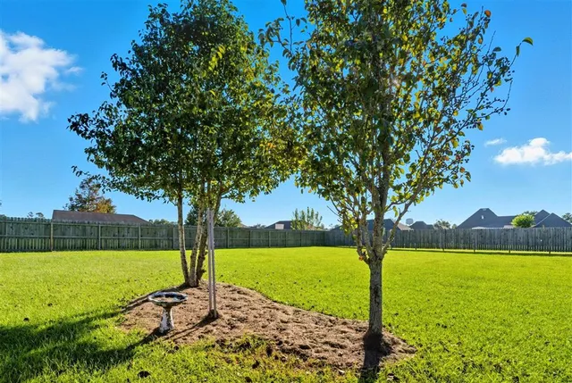 $289,500 | 2613 East Robinwood Drive, Lake Charles, LA 70611