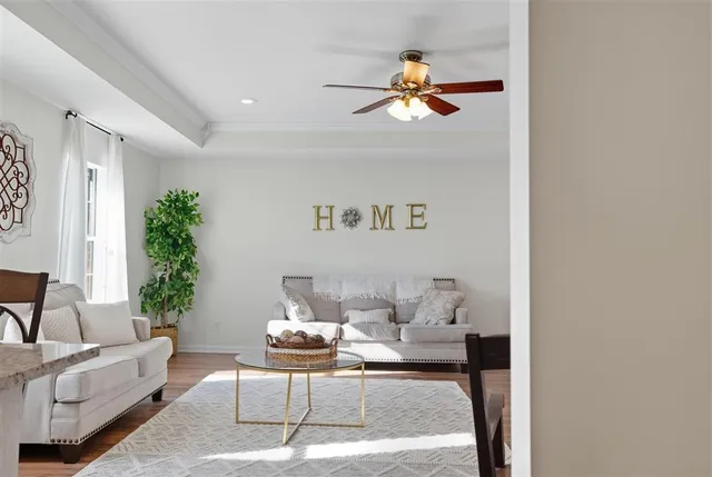 $289,500 | 2613 East Robinwood Drive, Lake Charles, LA 70611