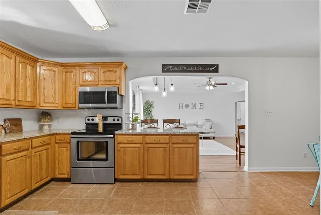 $289,500 | 2613 East Robinwood Drive, Lake Charles, LA 70611