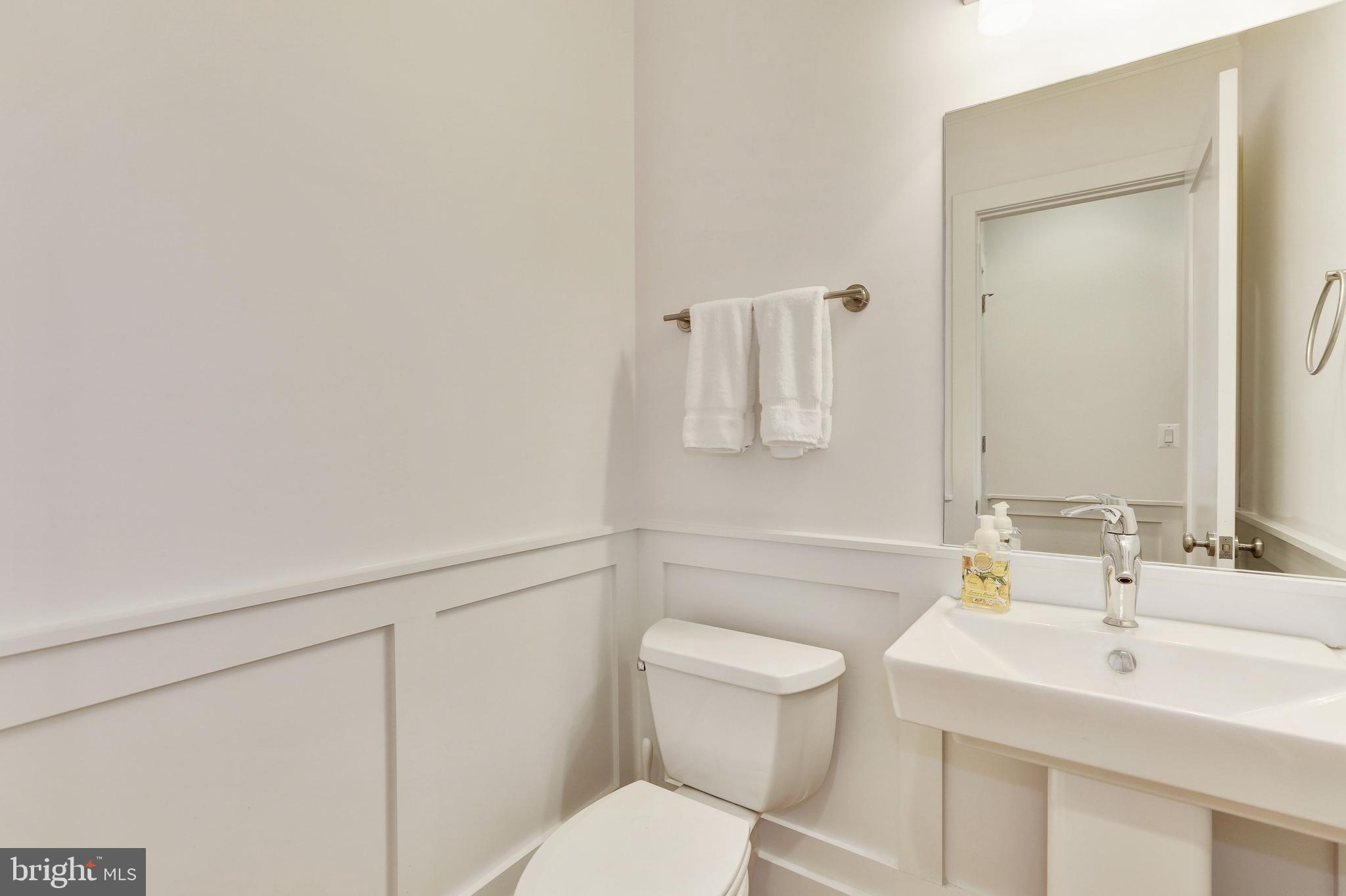 6208 Madawaska Road Bethesda, MD 20816 - Photo 16 of 38 Gallery Image 16