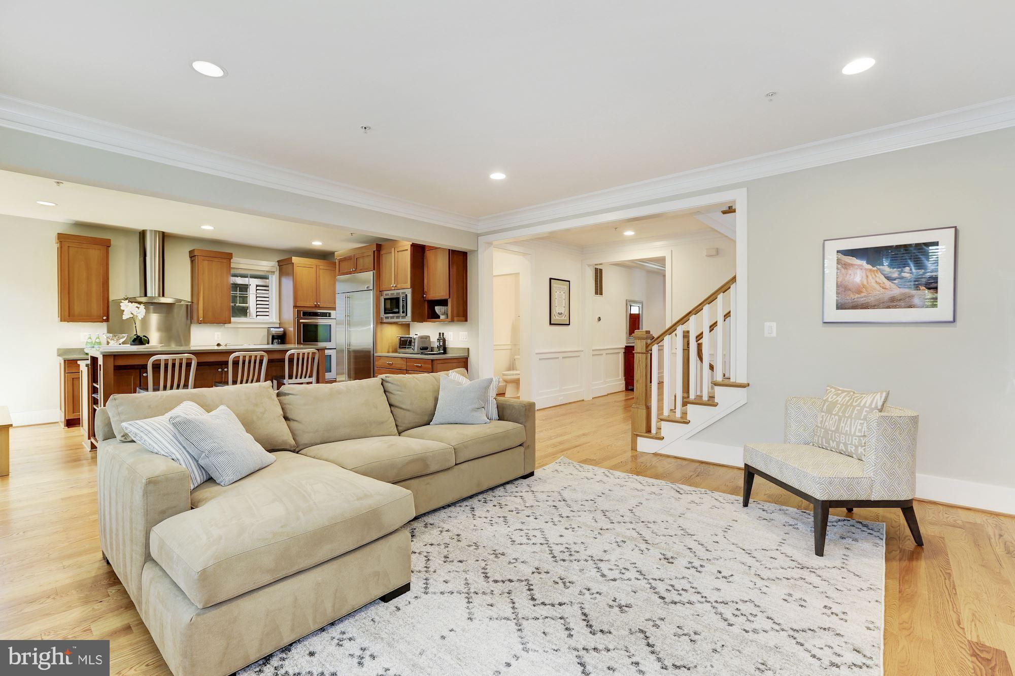 6208 Madawaska Road Bethesda, MD 20816 - Photo 4 of 38 Gallery Image 4