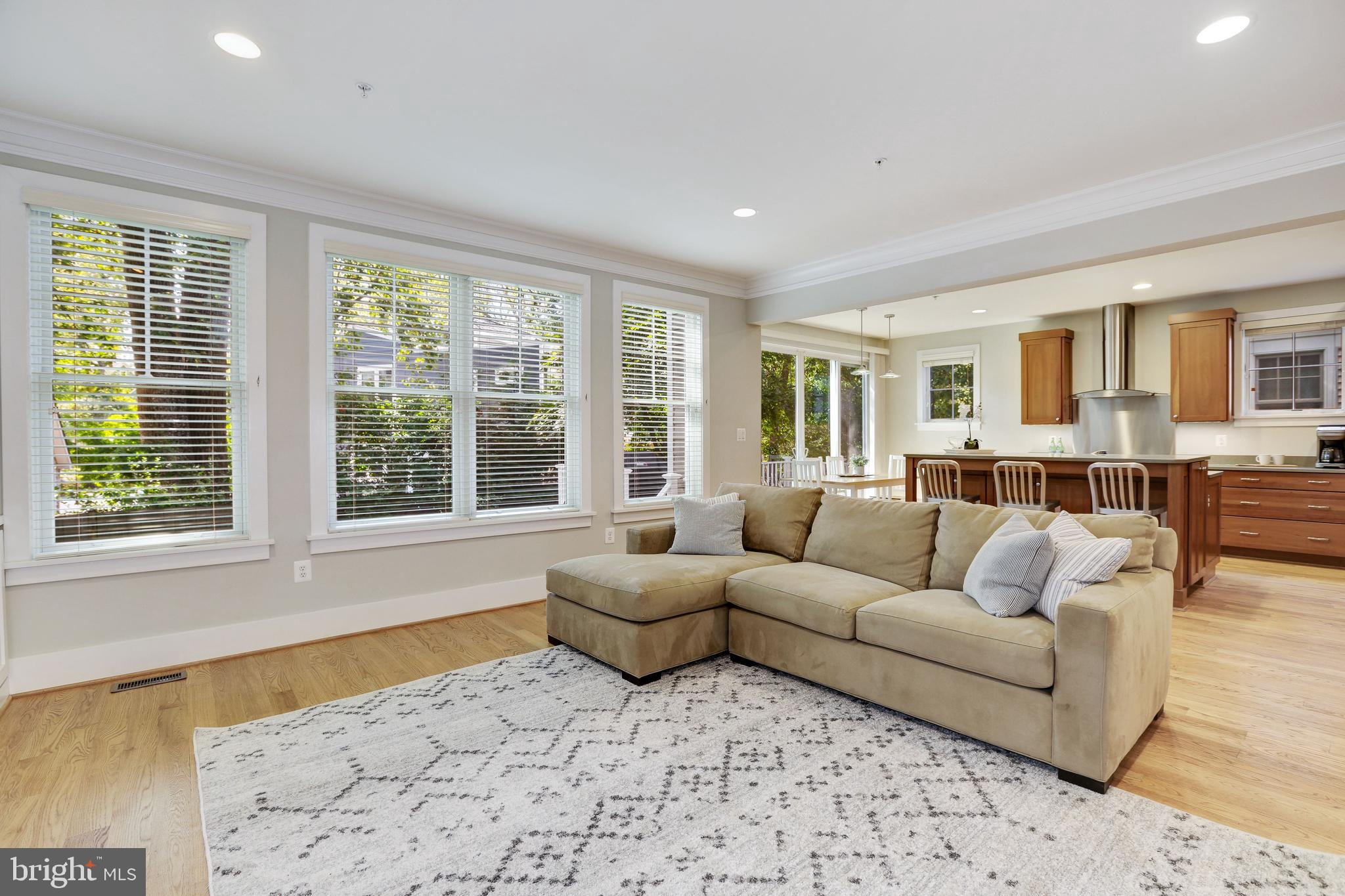6208 Madawaska Road Bethesda, MD 20816 - Photo 5 of 38 Gallery Image 5