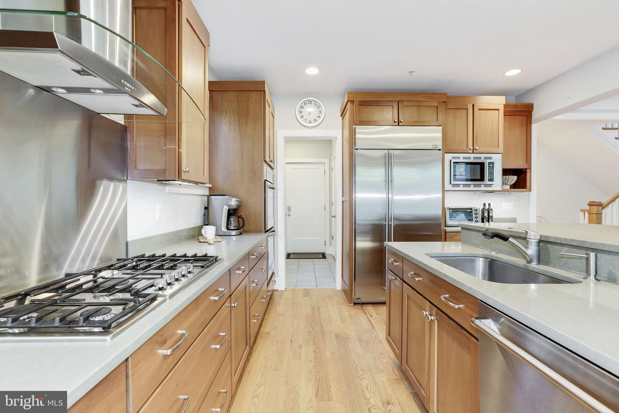 6208 Madawaska Road Bethesda, MD 20816 - Photo 9 of 38 Gallery Image 9