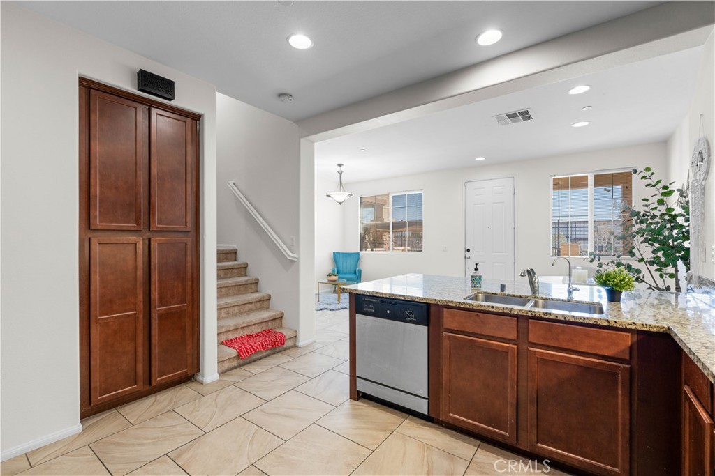 8039 City View Place Rancho Cucamonga, CA 91730 - Photo 8 of 39