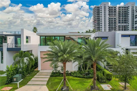 $6,575,000 | 1092 North Venetian Drive, Miami, FL 33139