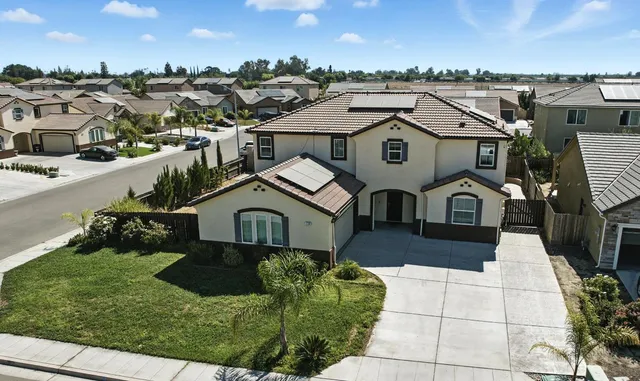a house view with a outdoor space