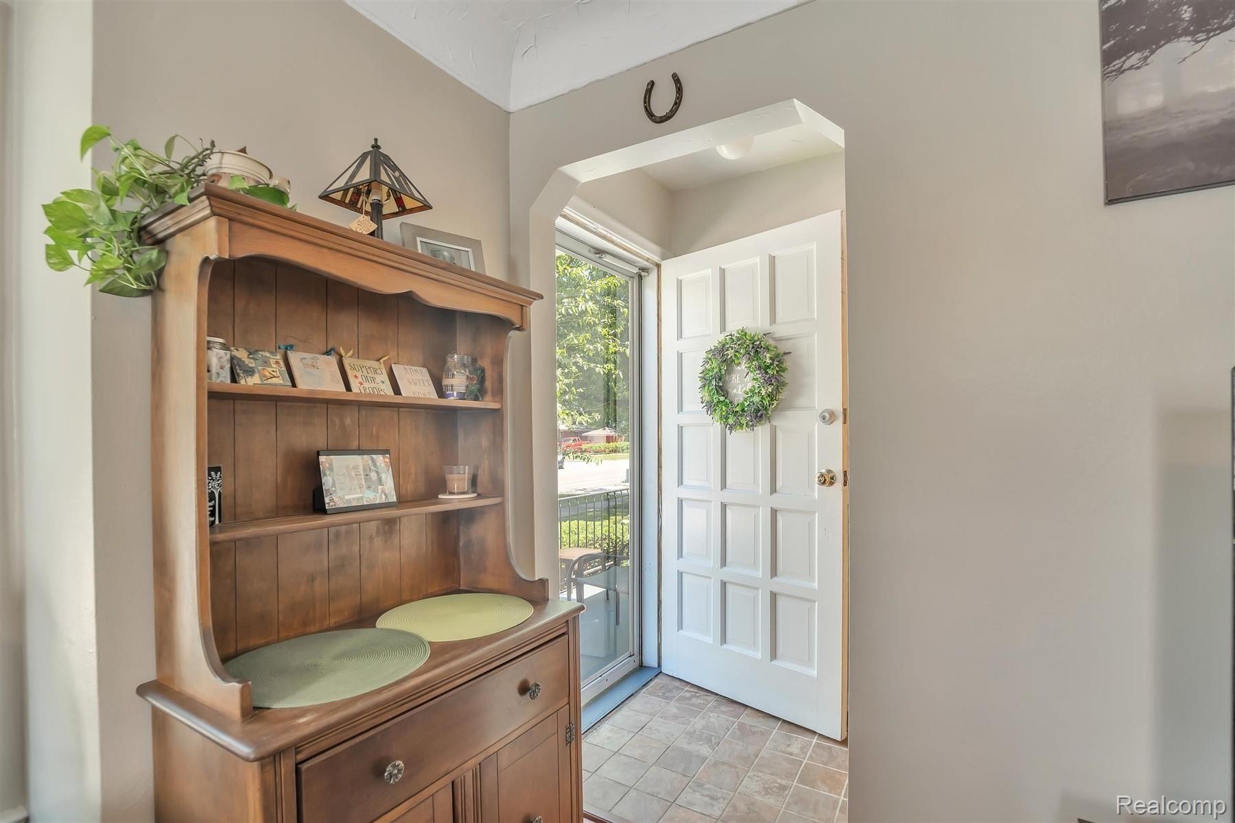 1402 South Campbell Road Royal Oak, MI 48067 - Photo 5 of 32 05-1402 S Campbell Rd-WindowStill-R.jpg