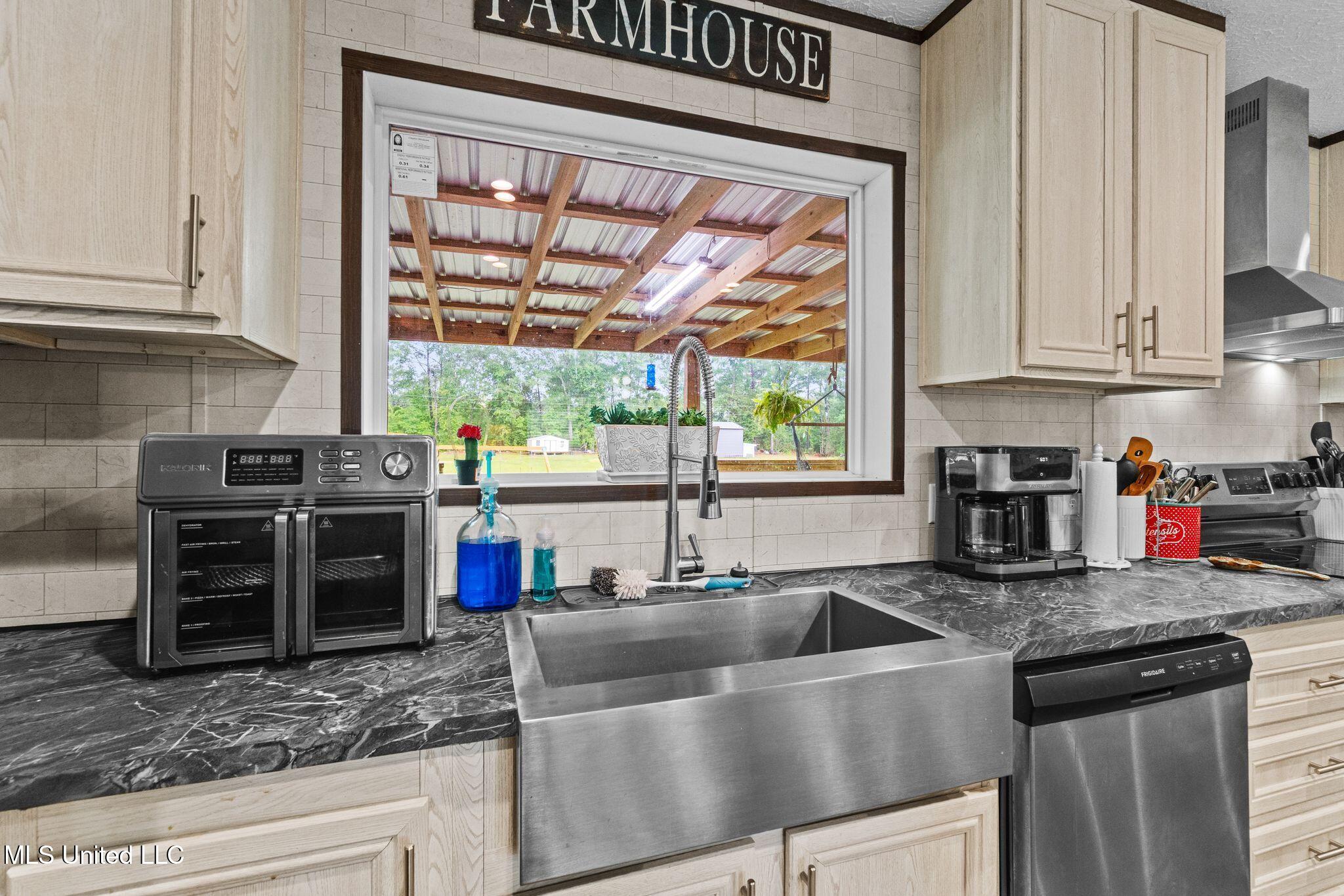 102 Warner Road Poplarville, MS 39470 - Photo 14 of 49 102_Warner_Rd-13