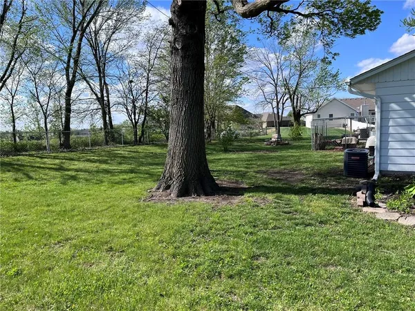$210,000 | 11508 Northeast Highway 69, Cameron, MO 64429