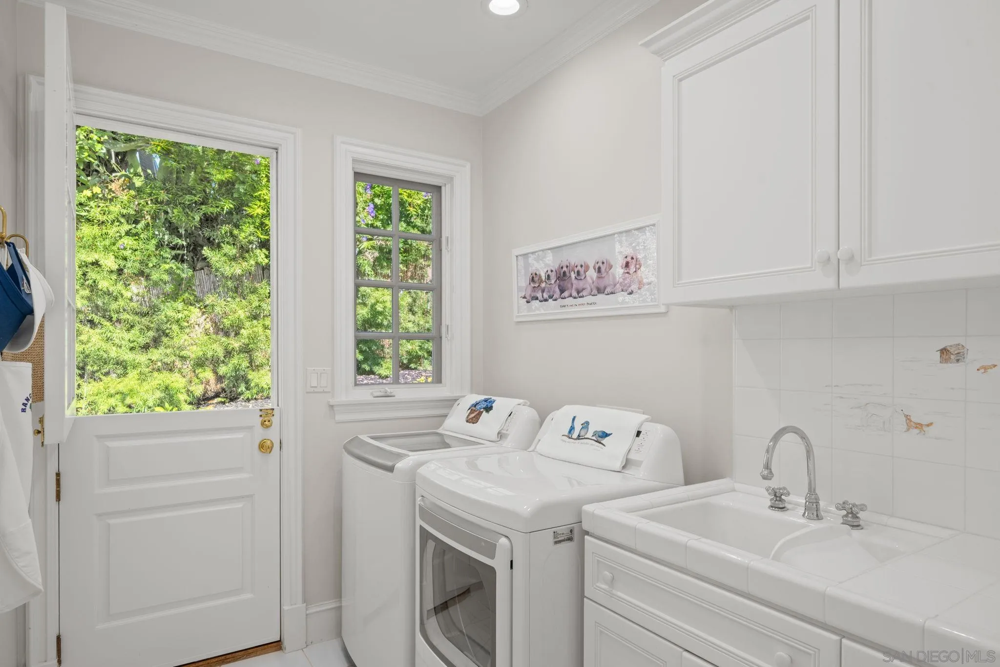 5618 Loma Verde Drive Rancho Santa Fe, CA 92067 - Photo 19 of 39 a utility room with sink dryer and washer