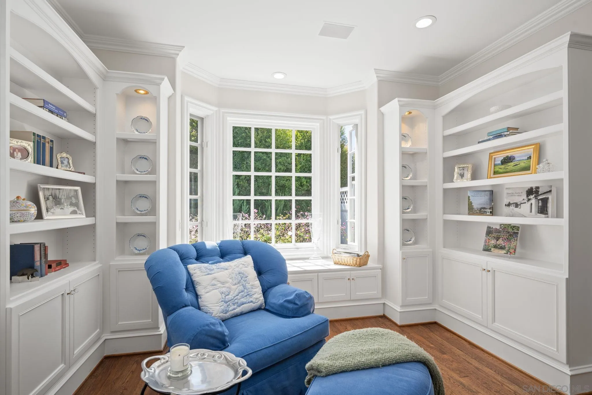5618 Loma Verde Drive Rancho Santa Fe, CA 92067 - Photo 8 of 39 a living room with furniture and a window