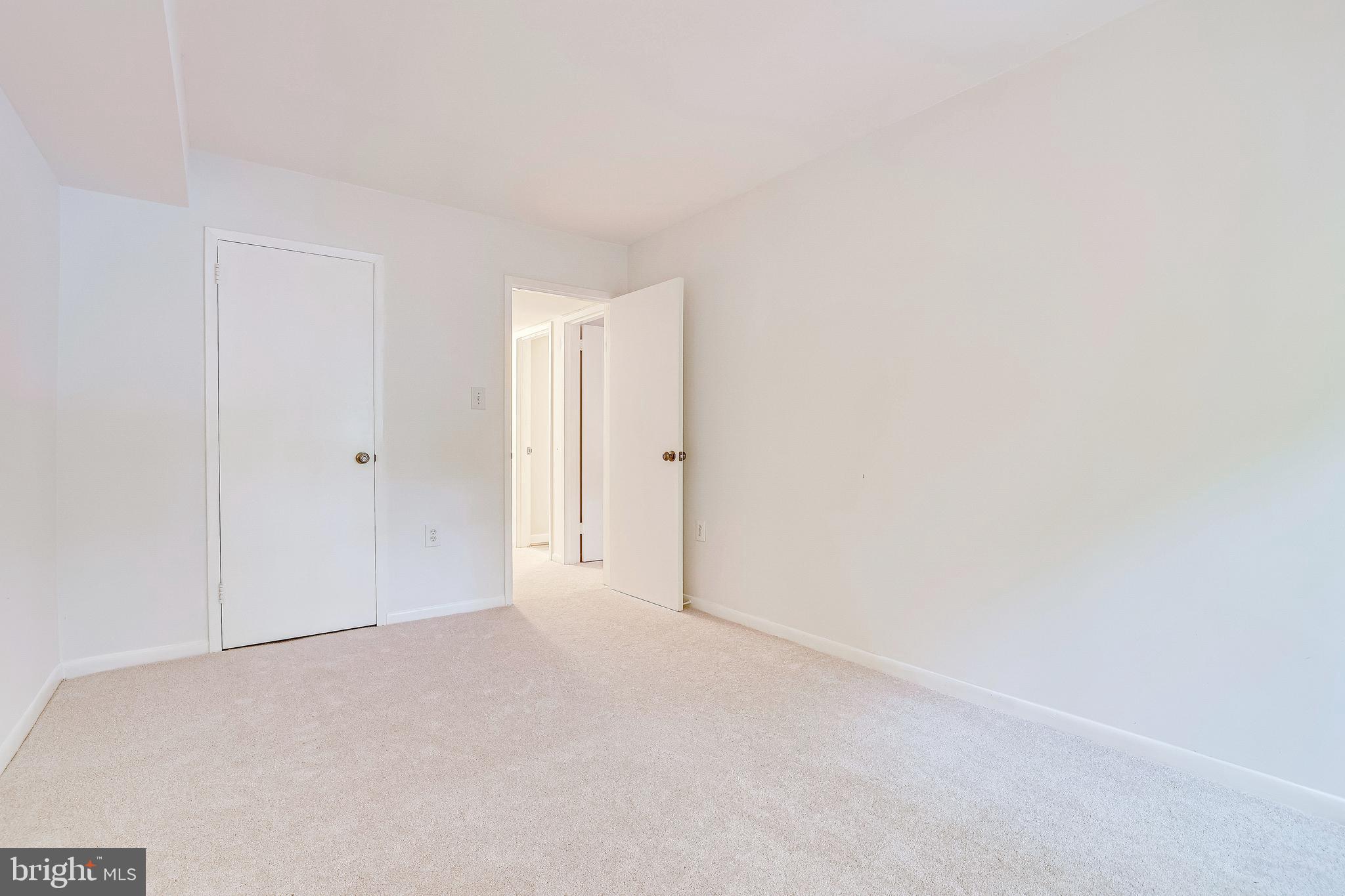 1556 Northgate Square, Unit 22B Reston, VA 20190 - Photo 21 of 34 Primary bedroom view