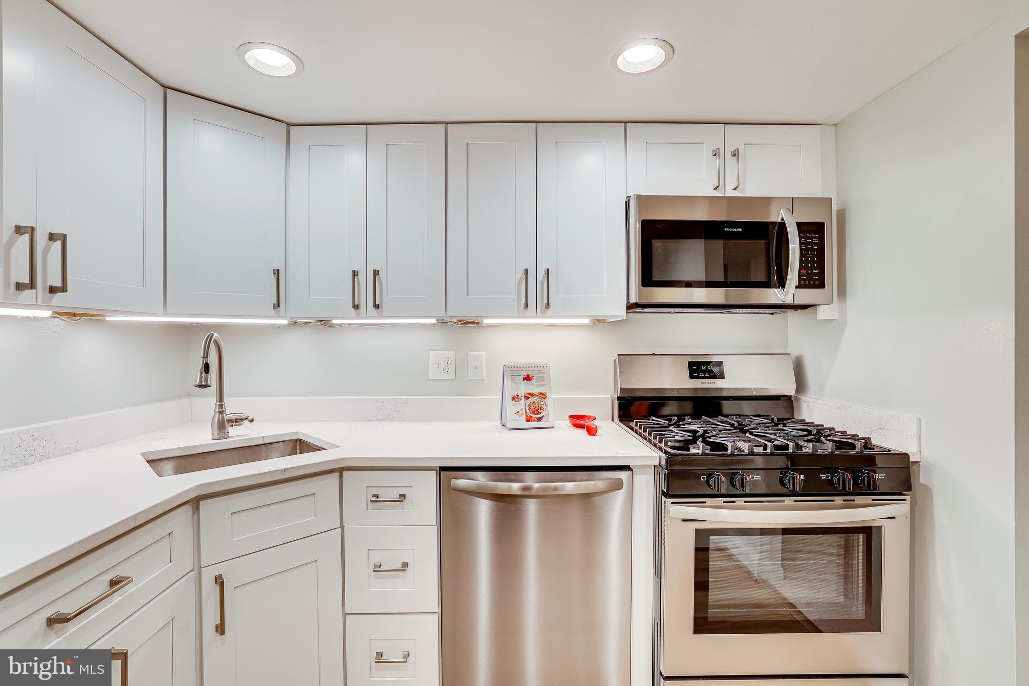 1556 Northgate Square, Unit 22B Reston, VA 20190 - Photo 5 of 34 New cabinets, appliances and quartz countertop