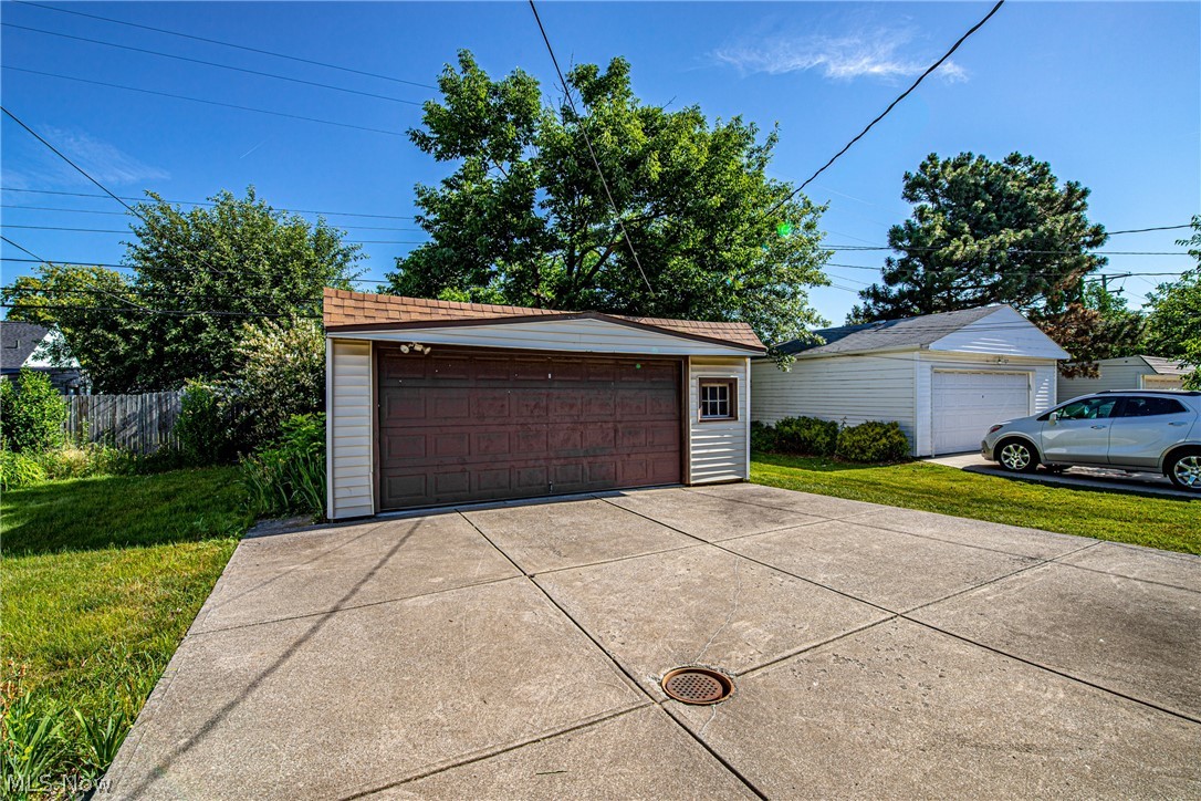 4149 Stonehaven Road Cleveland, OH 44121 - Photo 23 of 25