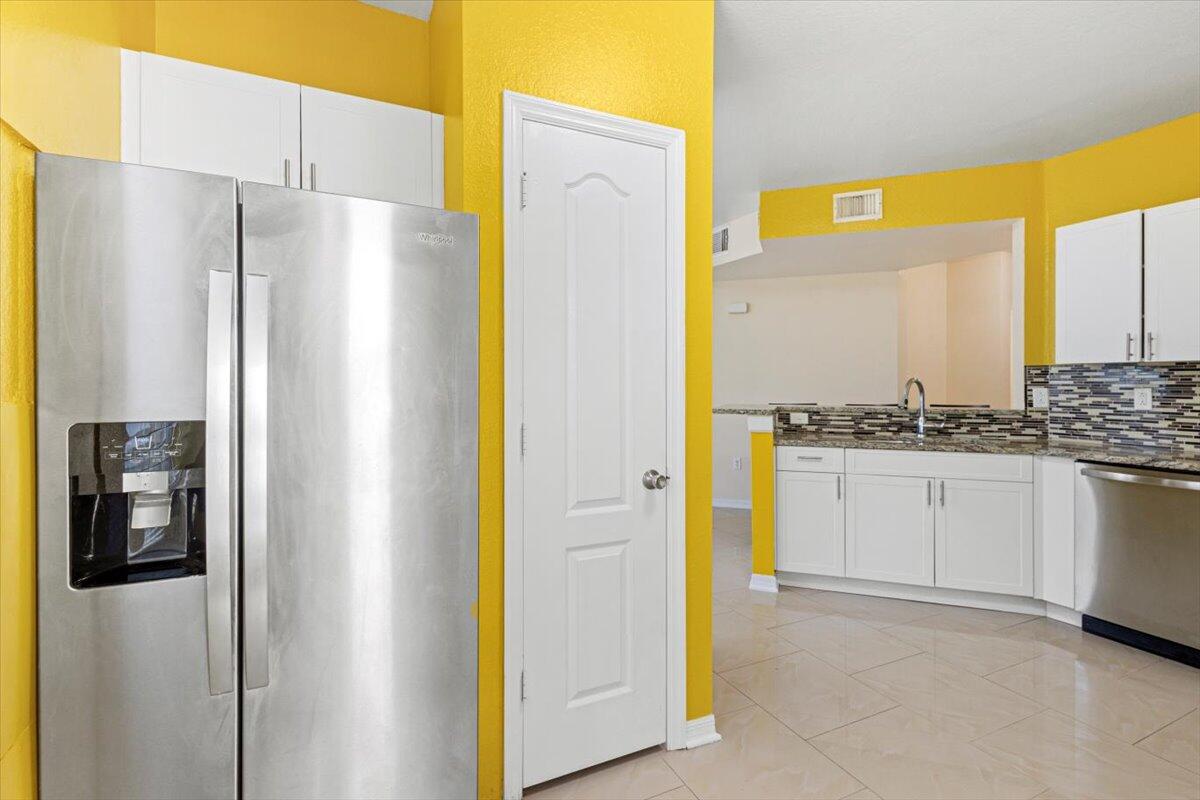 110 Southwest Peacock Boulevard, Unit 6101 Port St. Lucie, FL 34986 - Photo 20 of 70 a kitchen with stainless steel appliances a refrigerator and a stove