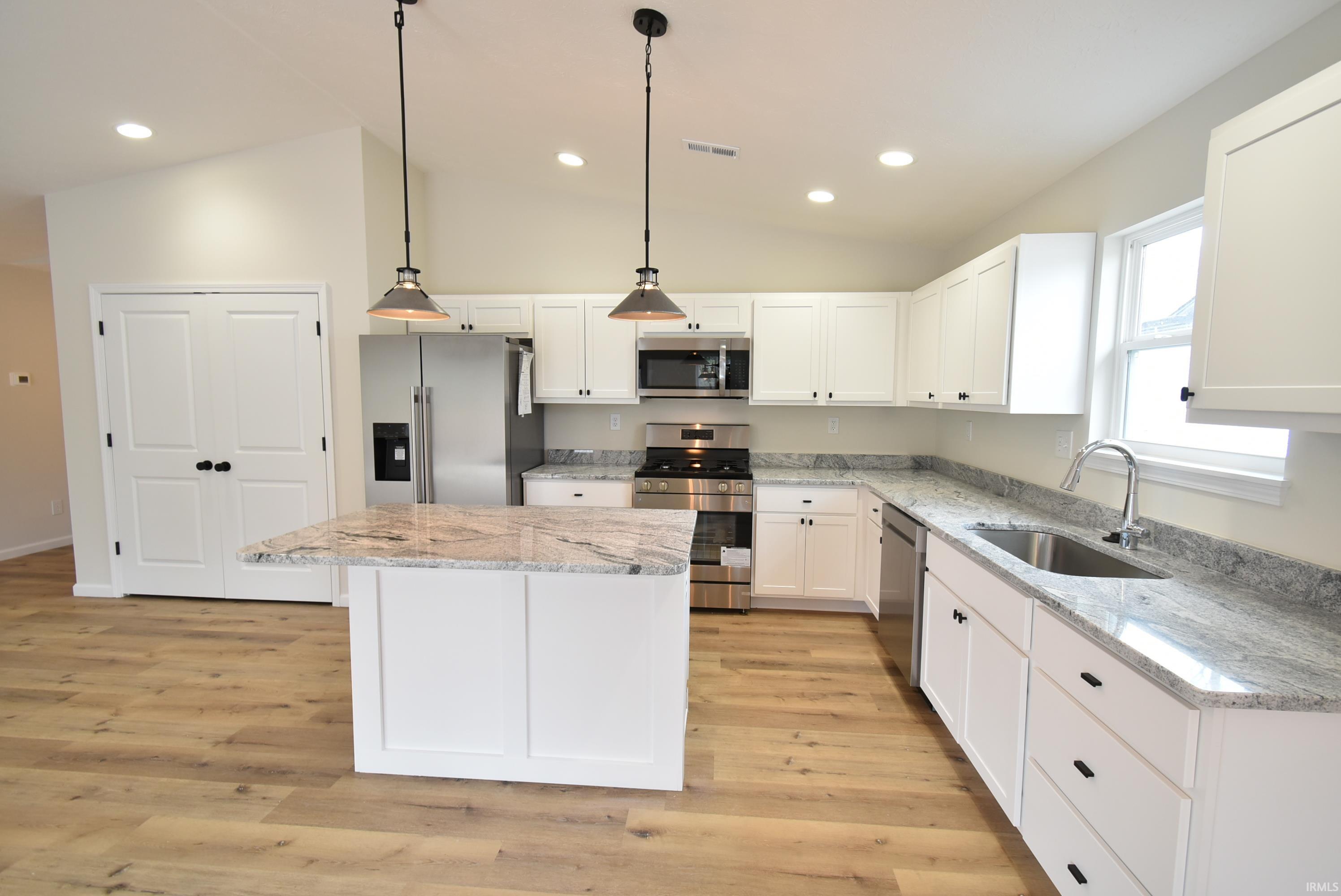 994 East 8th Street Fowler, IN 47944 - Photo 4 of 34