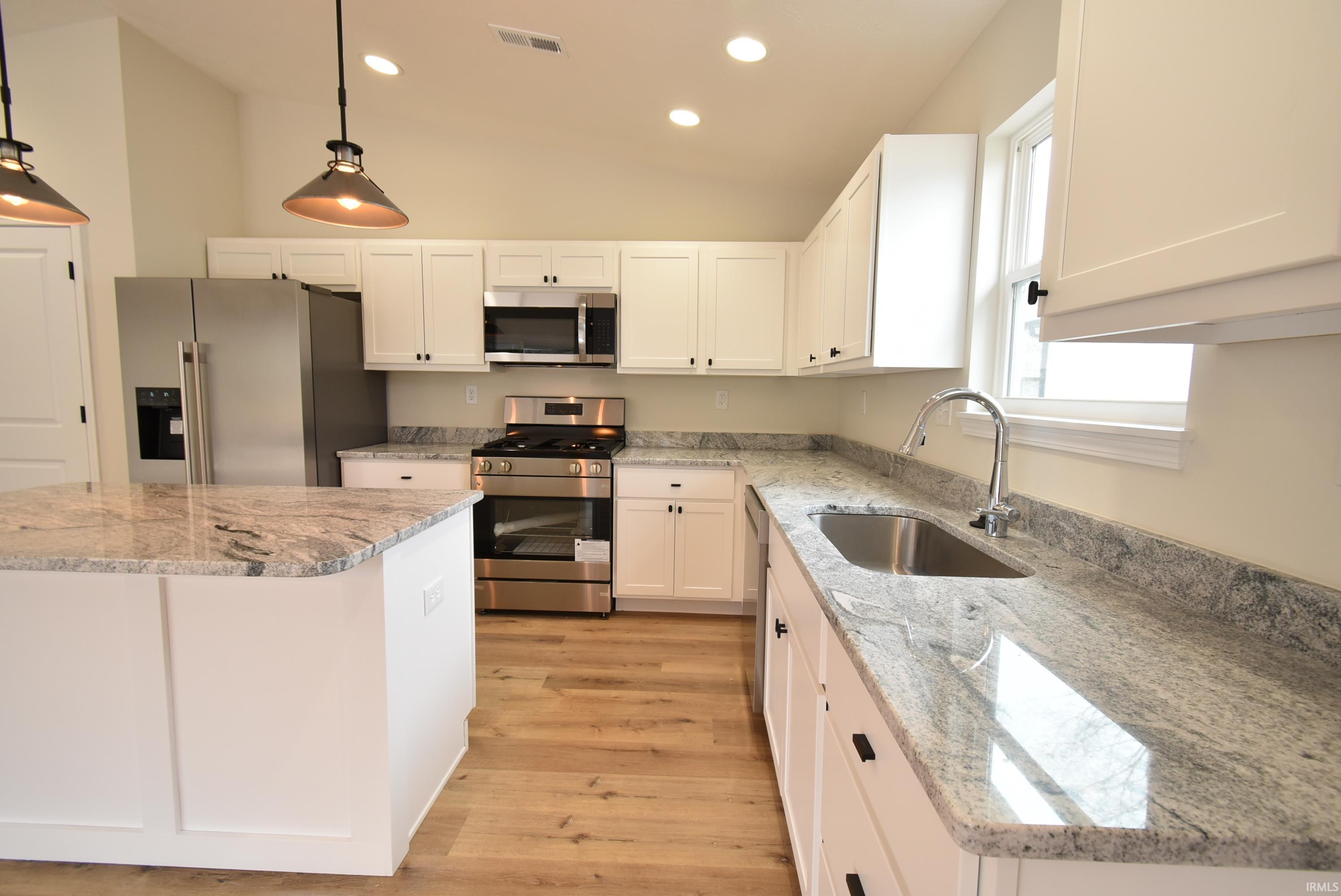 994 East 8th Street Fowler, IN 47944 - Photo 5 of 34