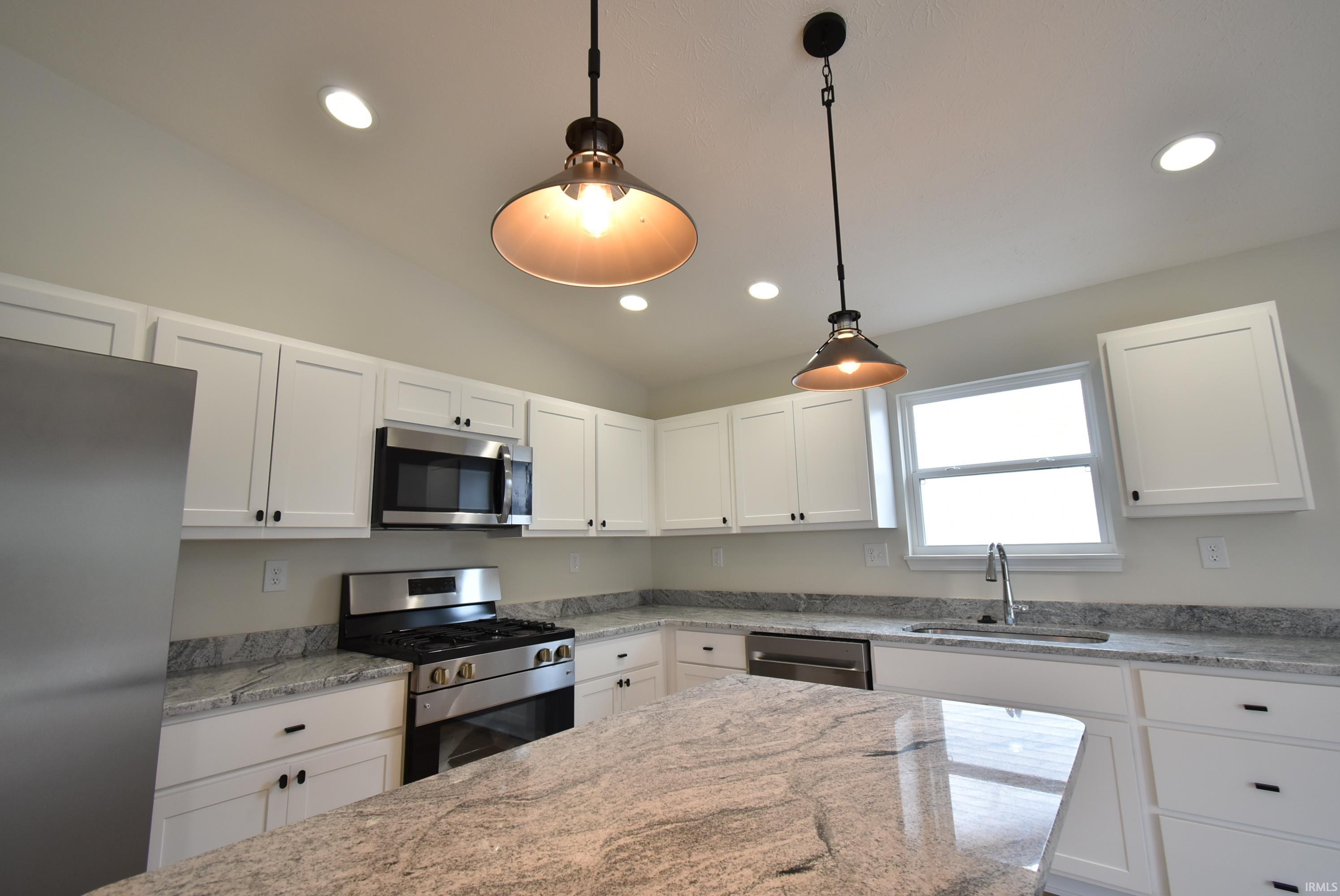 994 East 8th Street Fowler, IN 47944 - Photo 6 of 34