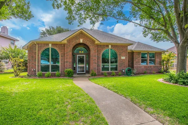 $354,900 | 1410 Holveck Drive, Cedar Hill, TX 75104