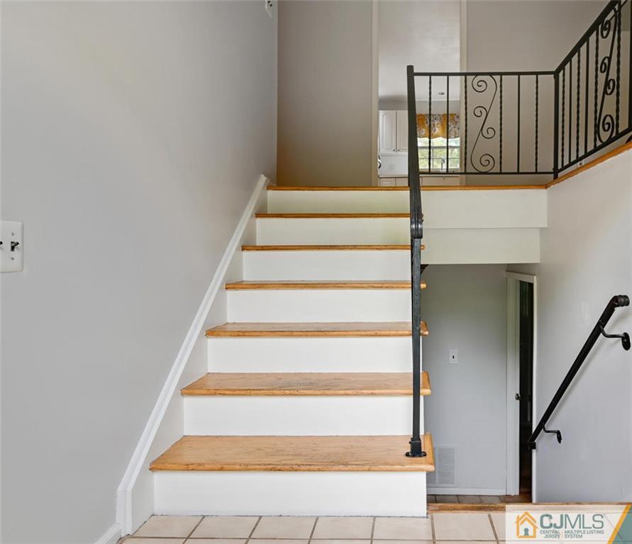 4 Revock Road East Brunswick, NJ 08816 - Photo 5 of 28 a view of entryway