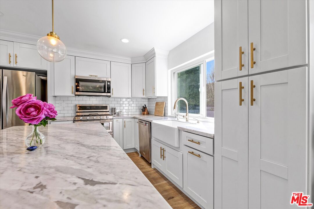 5101 Keli Court Los Angeles, CA 90066 - Photo 11 of 29 a kitchen with kitchen island granite countertop a stove a sink and a refrigerator