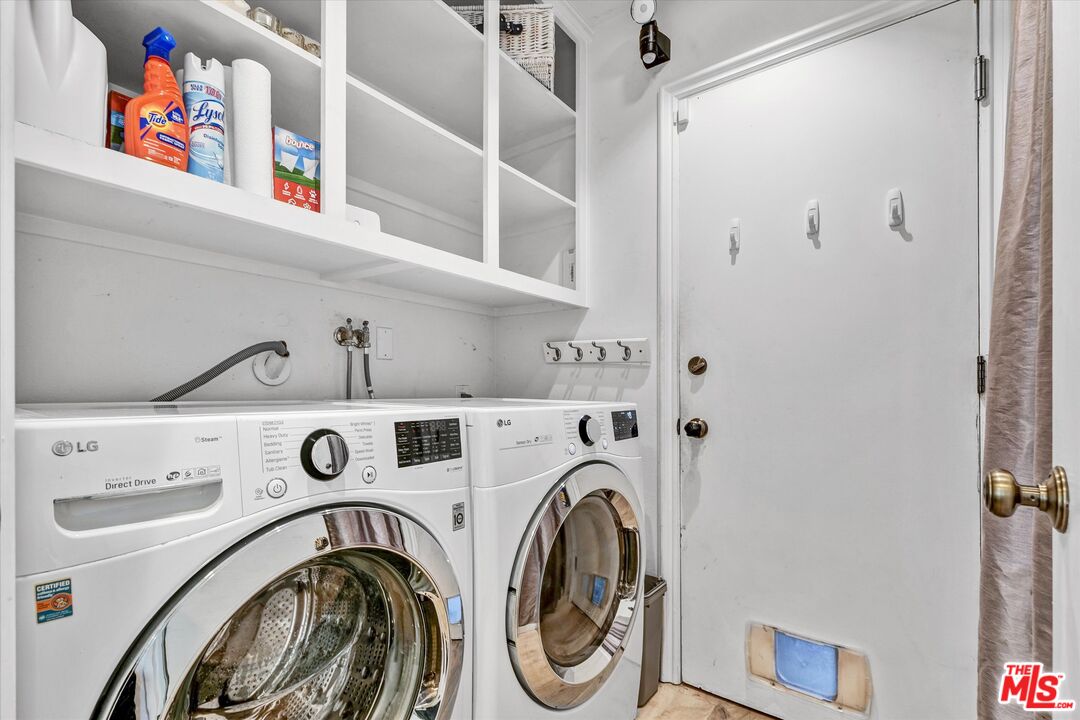 5101 Keli Court Los Angeles, CA 90066 - Photo 17 of 29 a utility room with dryer and washer