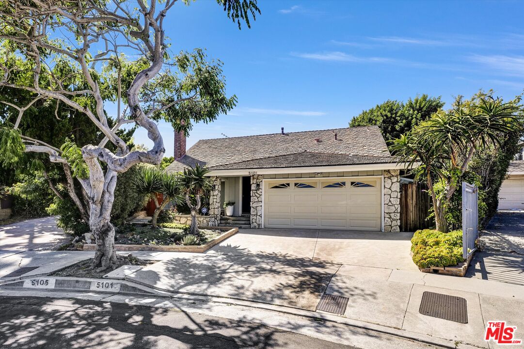 5101 Keli Court Los Angeles, CA 90066 - Photo 26 of 29 a front view of a house with garden