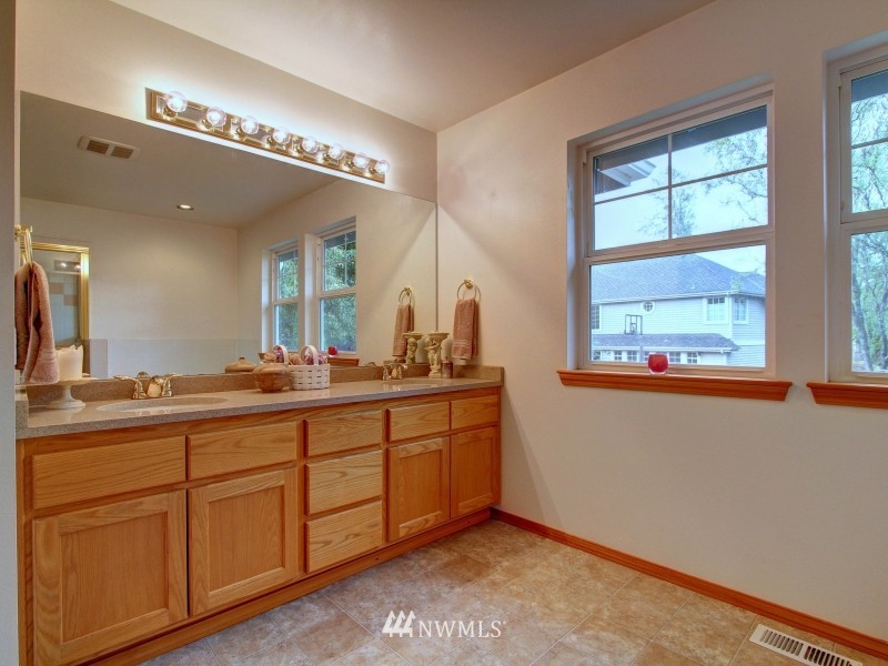 9902 Northeast 155th Street Bothell, WA 98011 - Photo 12 of 15 Gallery Image 12