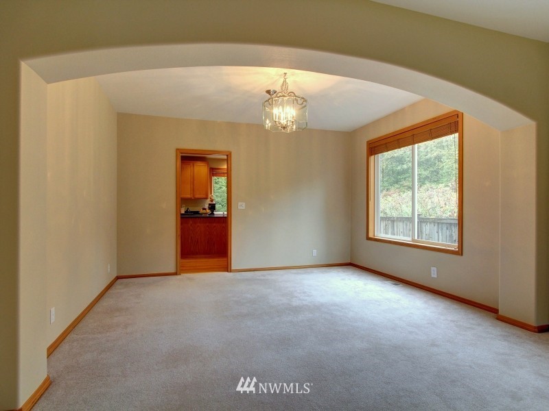 9902 Northeast 155th Street Bothell, WA 98011 - Photo 4 of 15 Gallery Image 4