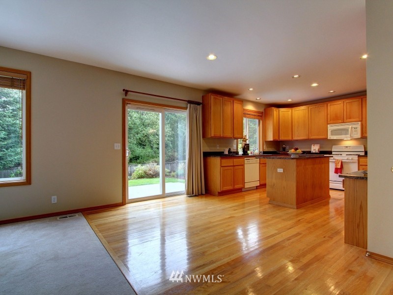 9902 Northeast 155th Street Bothell, WA 98011 - Photo 6 of 15 Gallery Image 6