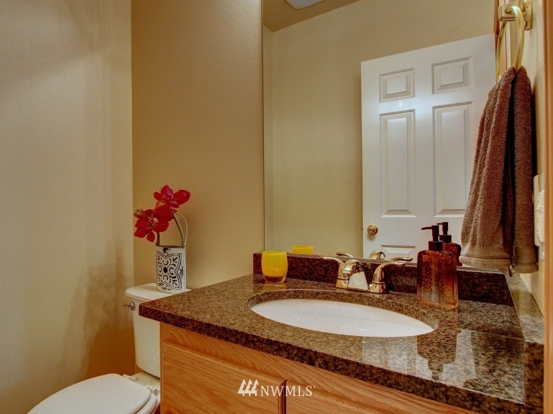 9902 Northeast 155th Street Bothell, WA 98011 - Photo 9 of 15 Gallery Image 9