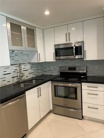 $2,200 | 700 Southeast 2nd Avenue, Unit 315, Deerfield Beach, FL 33441