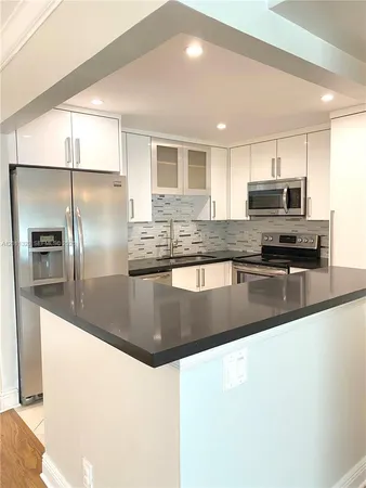 $2,000 | 700 Southeast 2nd Avenue, Unit 315, Deerfield Beach, FL 33441
