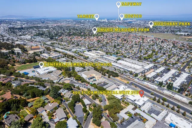 a view of a back yard of the house