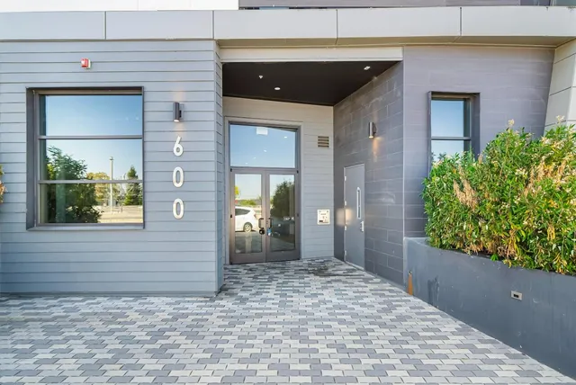$1,099,000 | 600 El Camino Real, Unit 213, Belmont, CA 94002