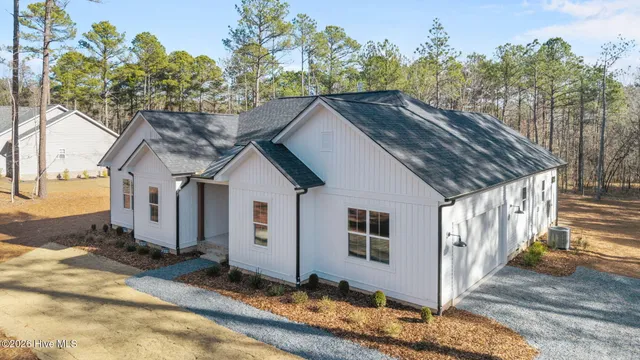 $489,000 | 107 Lancashire Lane, Seven Lakes, NC 27376