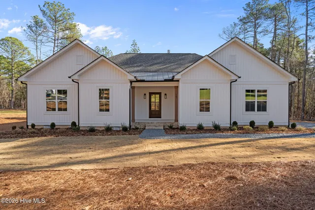 $489,000 | 107 Lancashire Lane, Seven Lakes, NC 27376