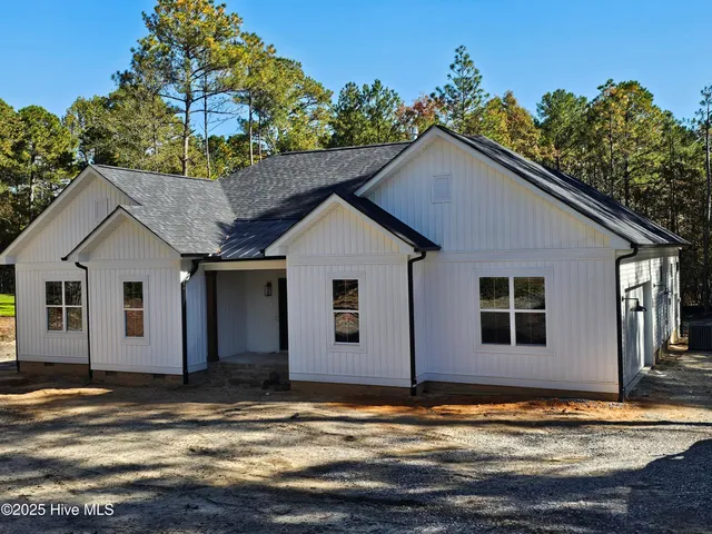 $489,000 | 107 Lancashire Lane, Seven Lakes, NC 27376