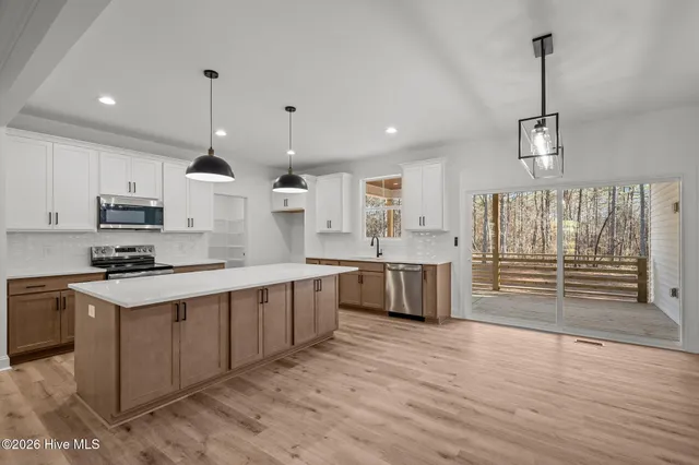 $489,000 | 107 Lancashire Lane, Seven Lakes, NC 27376