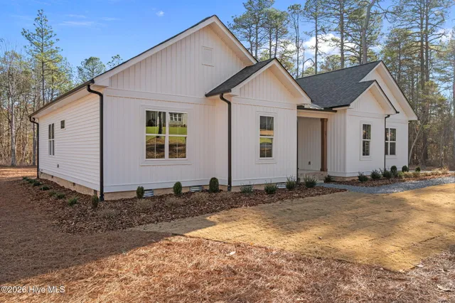 $489,000 | 107 Lancashire Lane, Seven Lakes, NC 27376