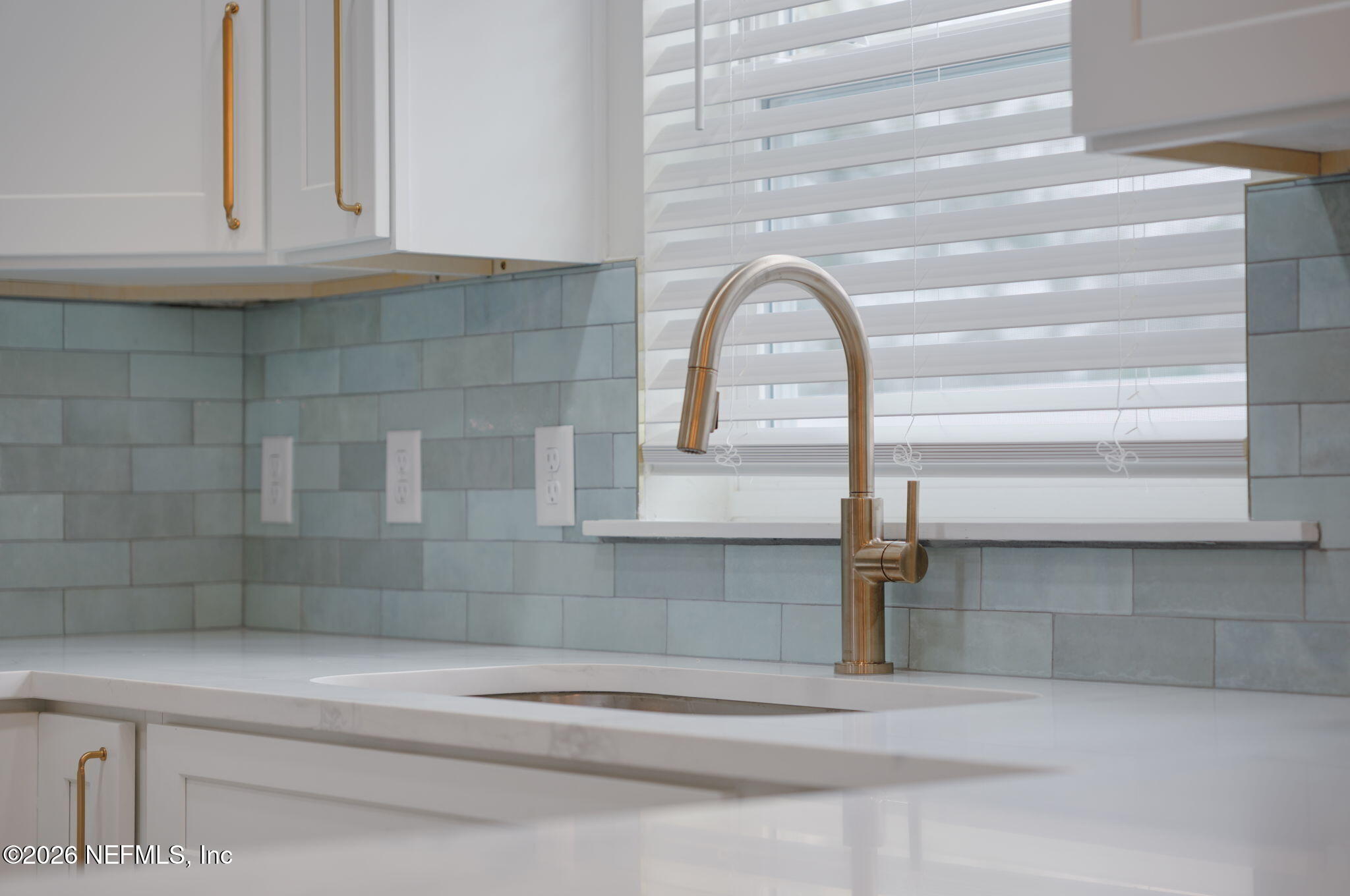 688 Madeore Street St. Augustine, FL 32084 - Photo 11 of 28 a bathroom with a bathtub