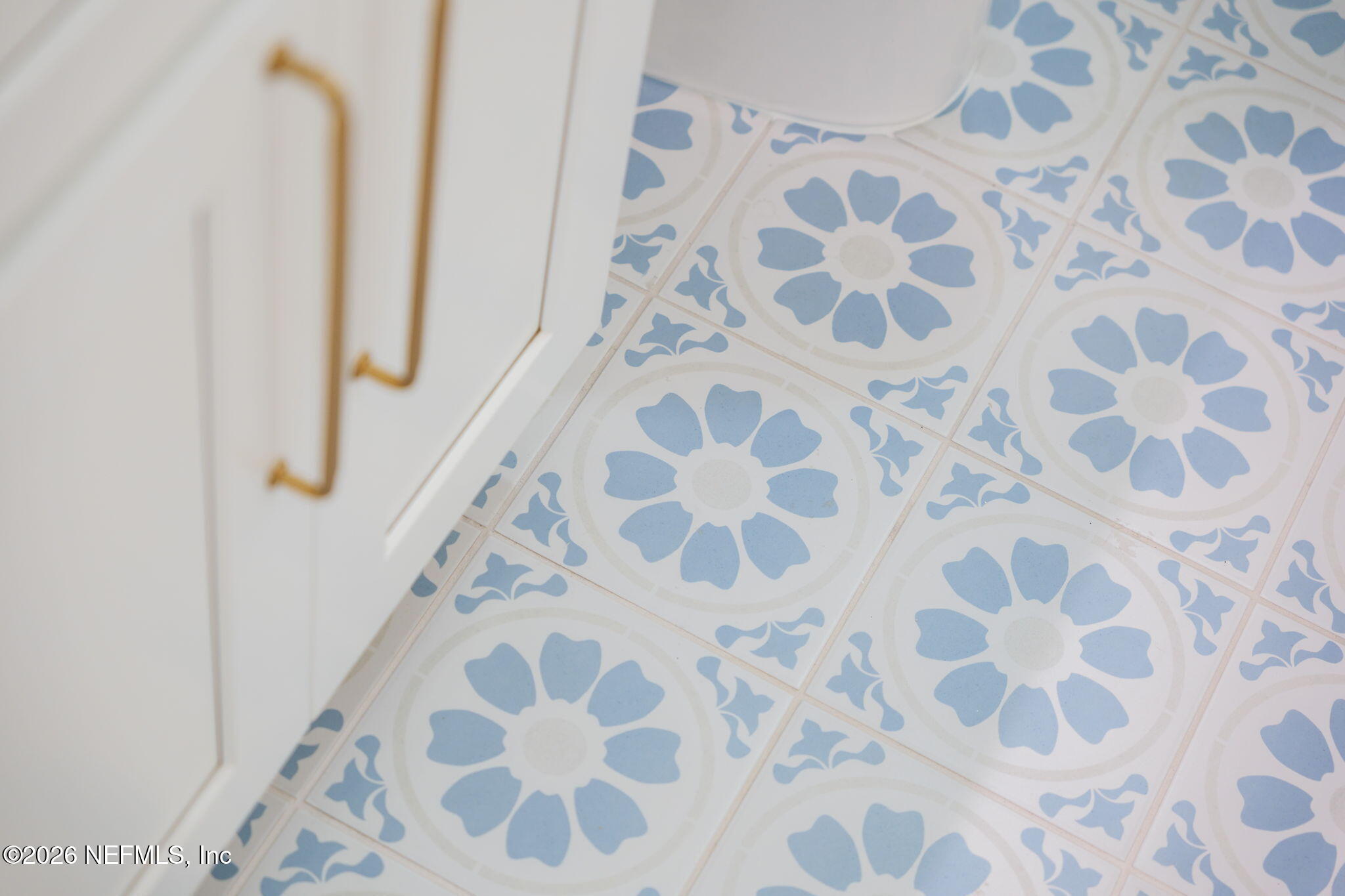 688 Madeore Street St. Augustine, FL 32084 - Photo 15 of 28 a bathroom with a bathtub and shower