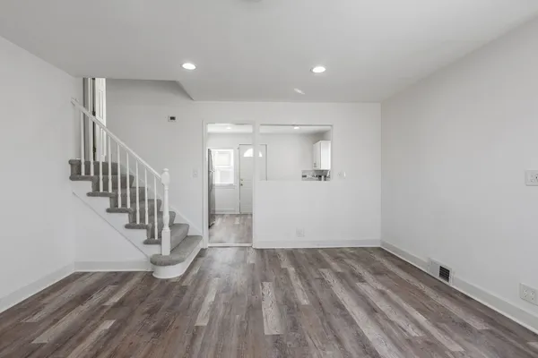 $299,999 | 519 Bellwood Avenue, Bellwood, IL 60104