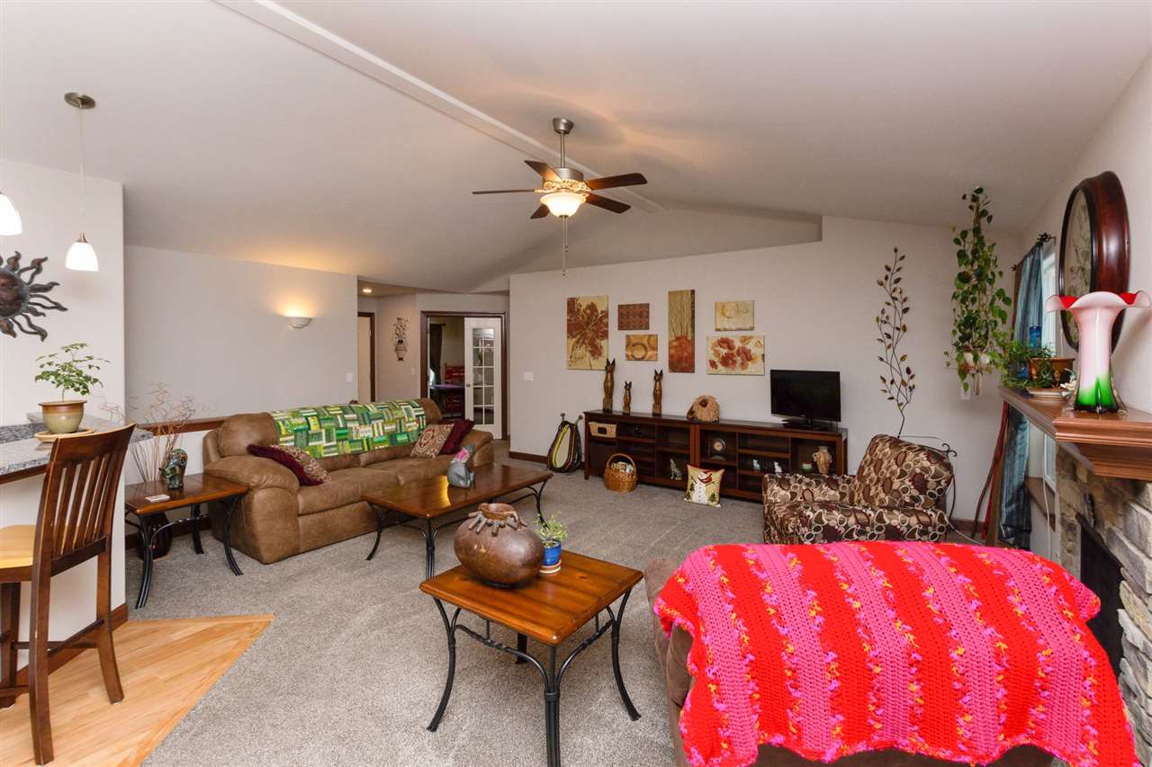 2011 Shady Grove Road Southwest Cedar Rapids, IA 52404 - Photo 6 of 34 Gallery Image 6