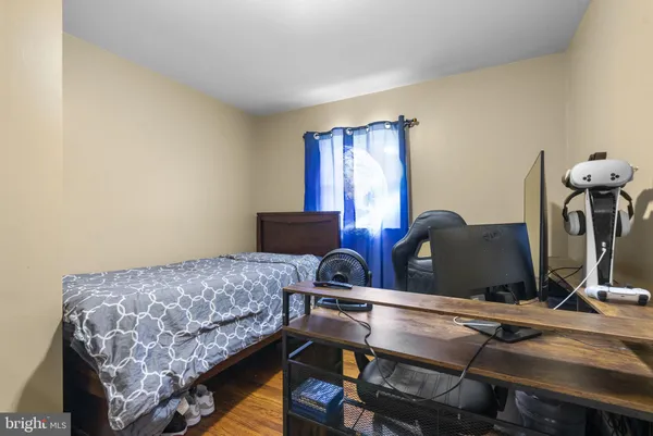 a bedroom with bed and windows