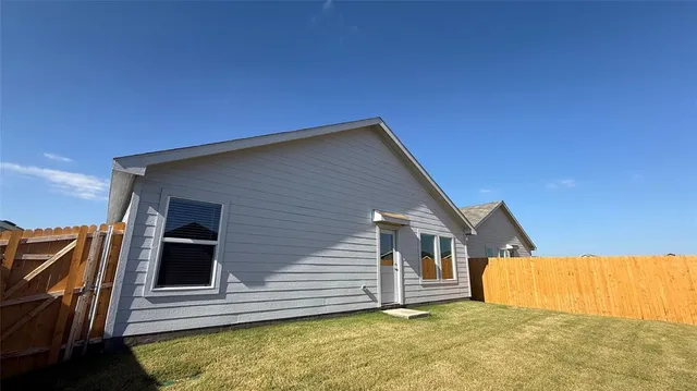a view of a house with a backyard