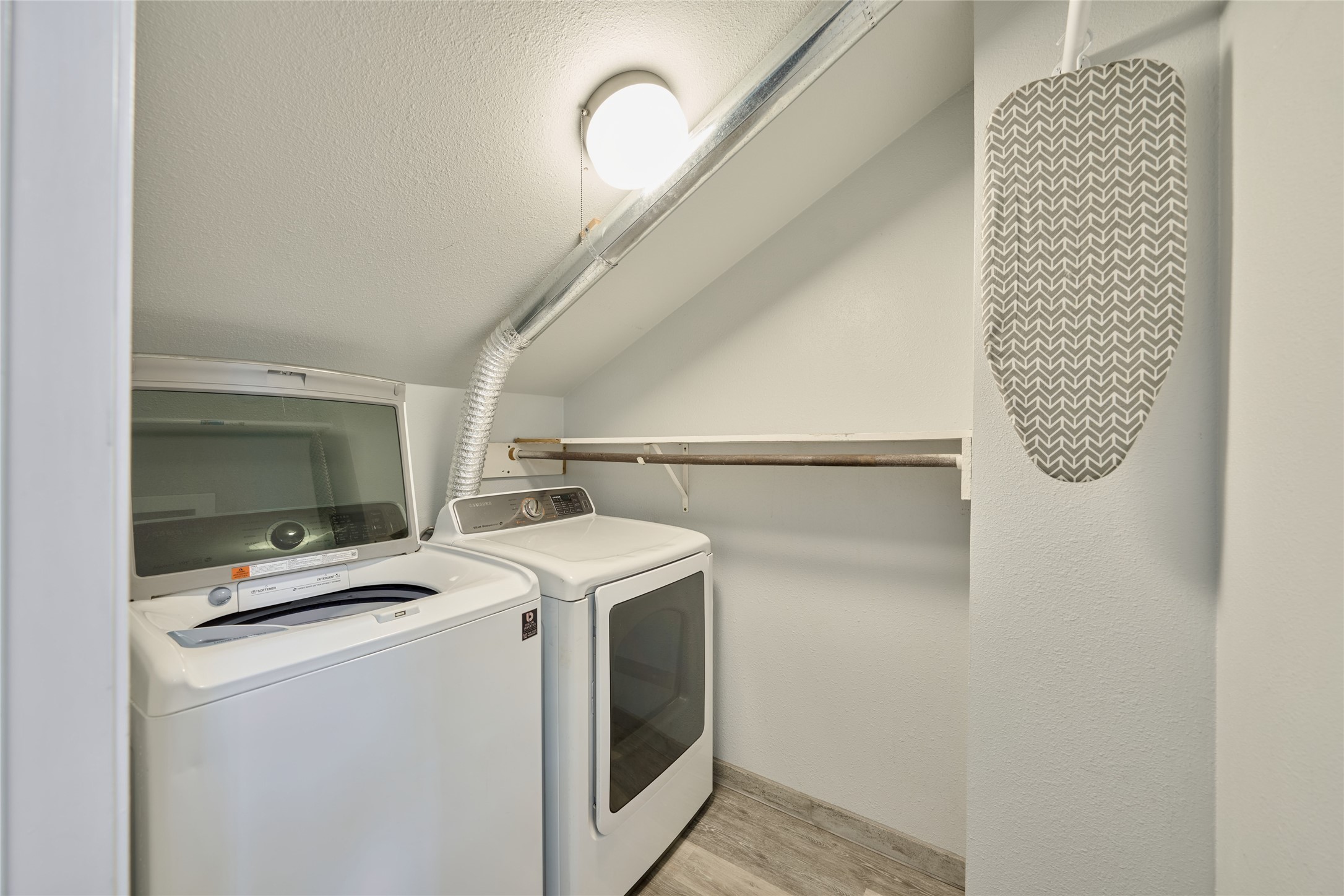 12900 Walden Road, Unit 622F Montgomery, TX 77356 - Photo 25 of 32 a utility room with dryer and washer