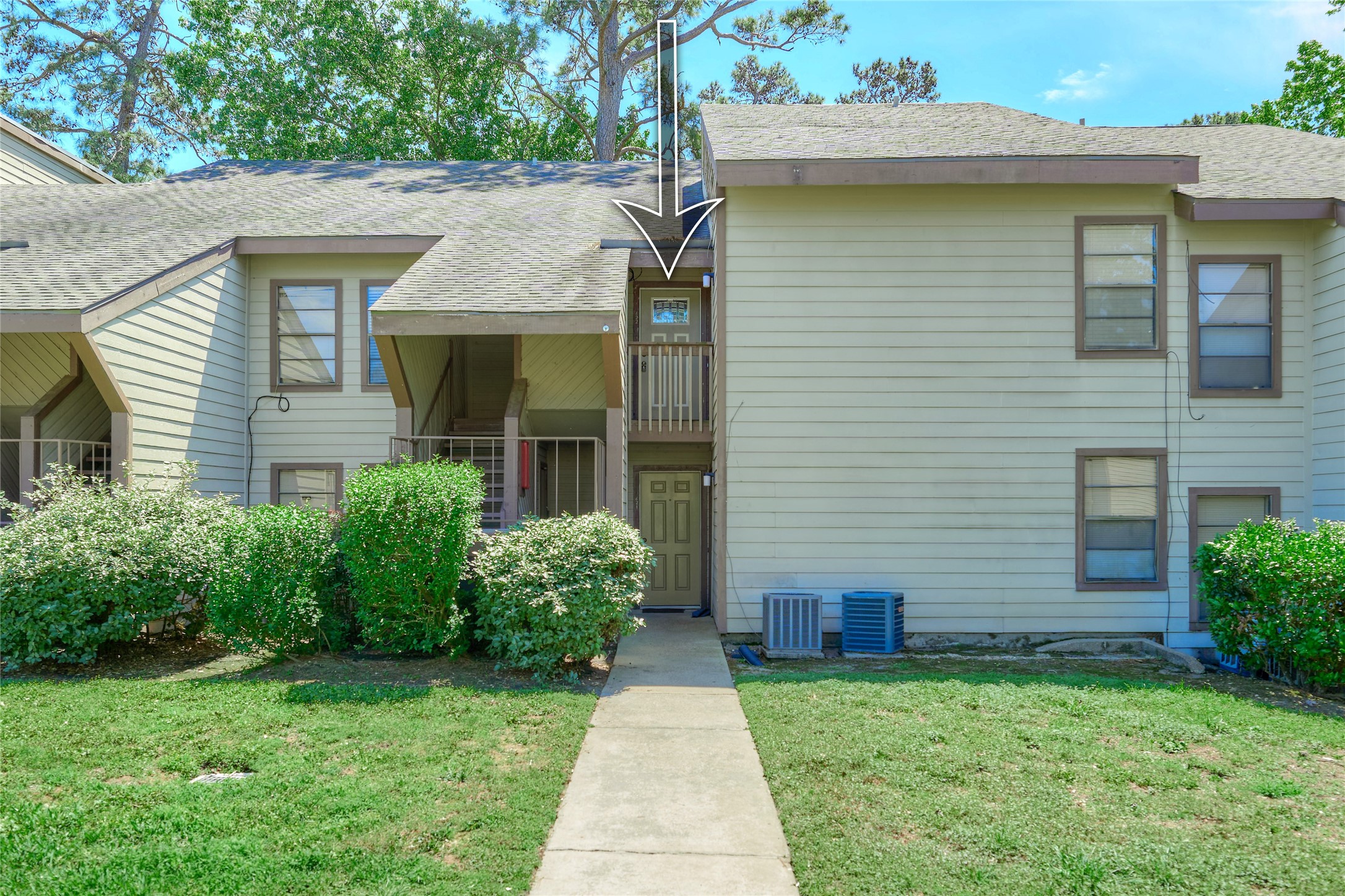 12900 Walden Road, Unit 622F Montgomery, TX 77356 - Photo 3 of 32 a front view of a house with garden