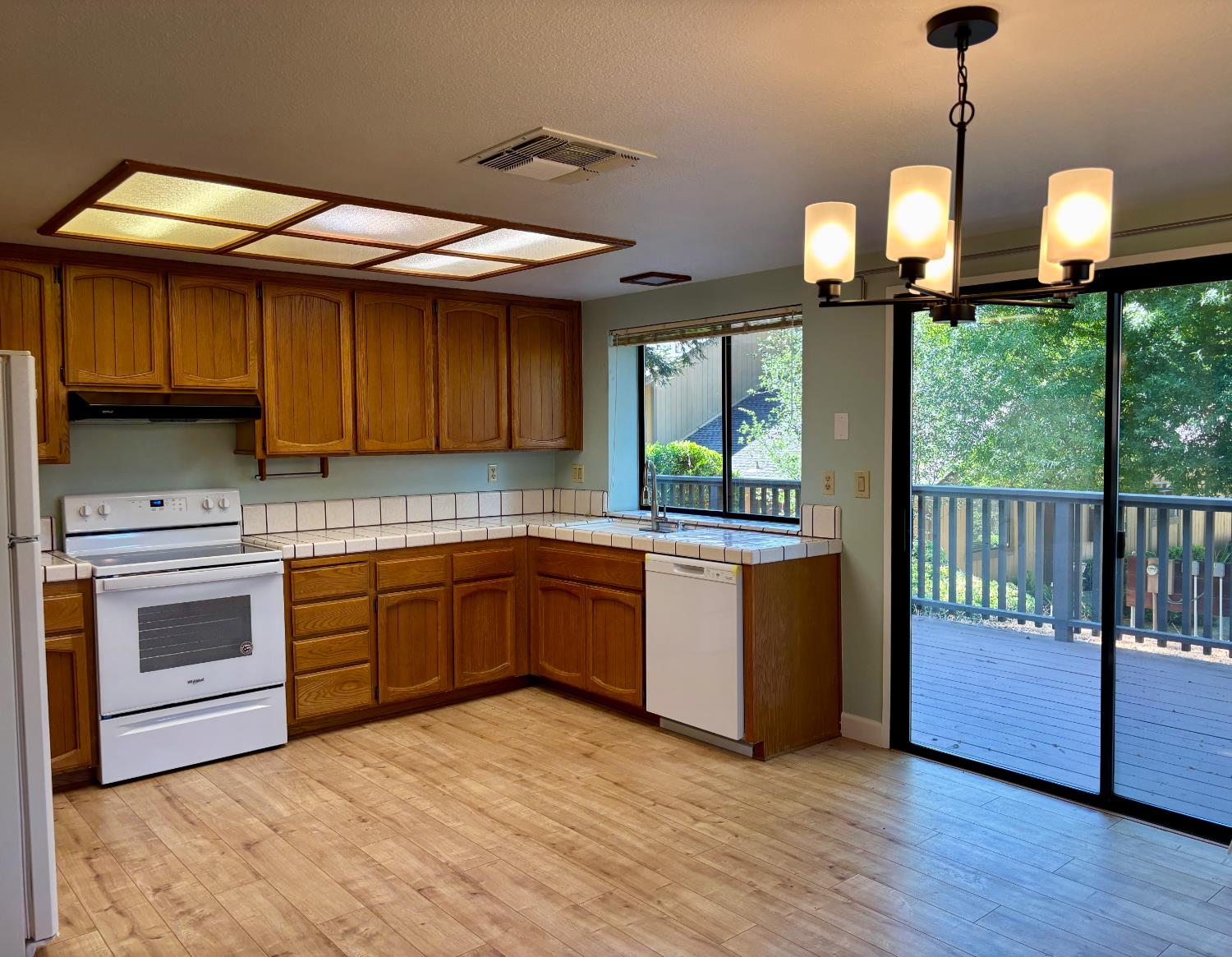 7029 Rio Cuarto Court Citrus Heights, CA 95621 - Photo 4 of 36
